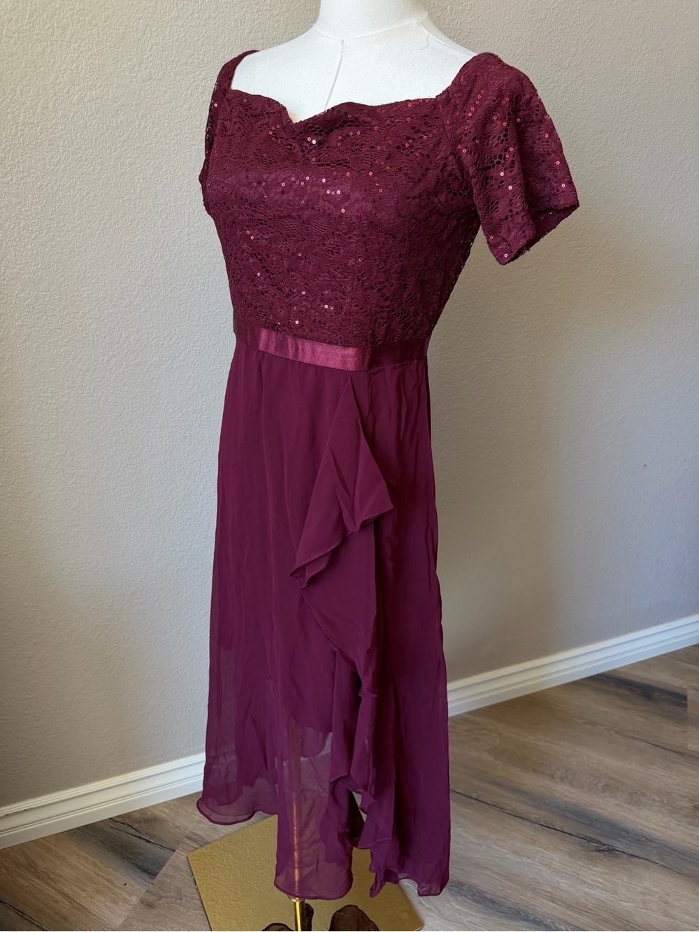 NWT Burgundy Lace & Sequin Midi Dress Chiffon skirt, Medium - Picture 3 of 8